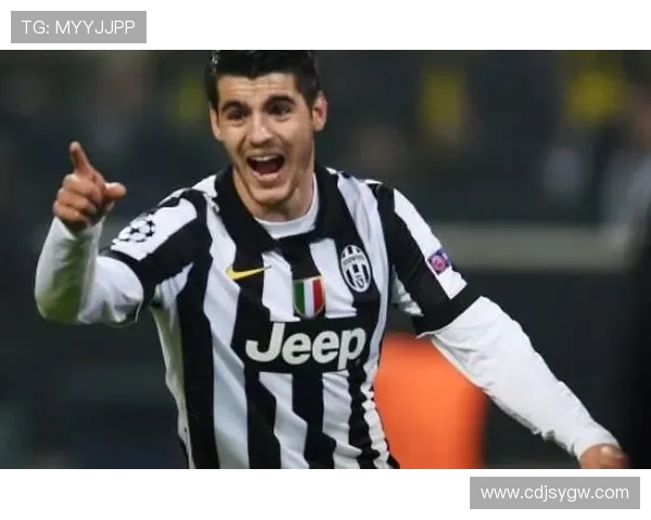 哈维西蒙斯的崛起之路：从天才少年到足球场上的耀眼明星